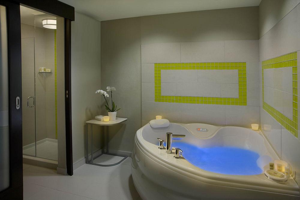 Springhill Suites By Marriott Toronto Vaughan Exterior photo