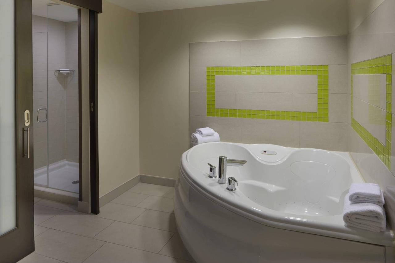 Springhill Suites By Marriott Toronto Vaughan Exterior photo